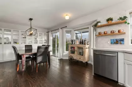 Kitchen Island Photo of 44882 Cumberland Avenue, Chilliwack, BC