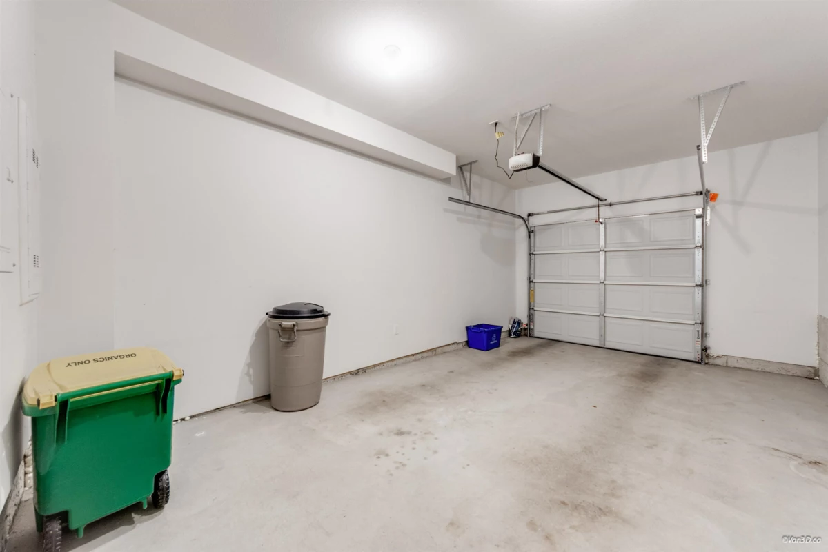 Basement Recreation Room Photo of 4 9718 161a Street, Surrey, BC