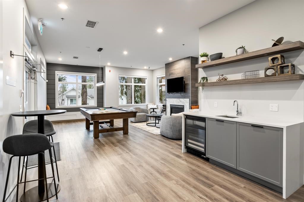 Hallway Photo of 4 9718 161a Street, Surrey, BC