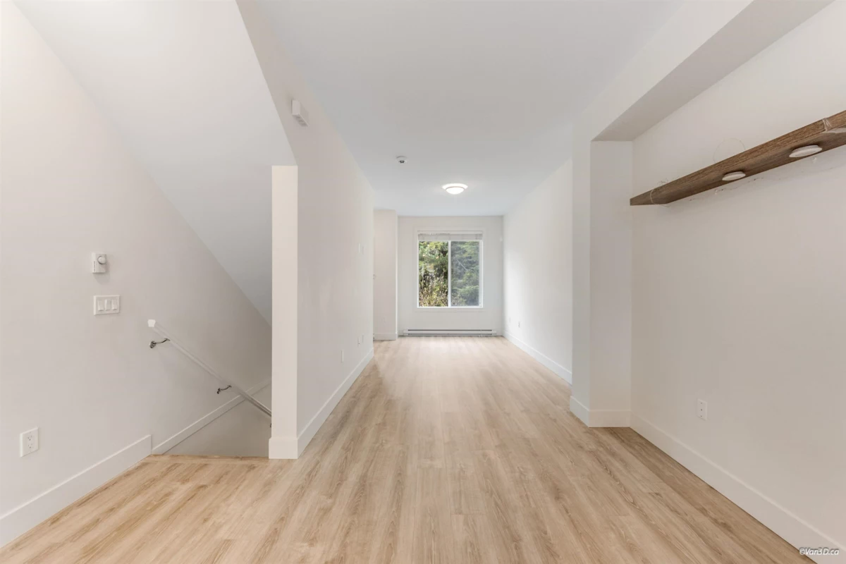 Walk-In Closet Photo of 4 9718 161a Street, Surrey, BC