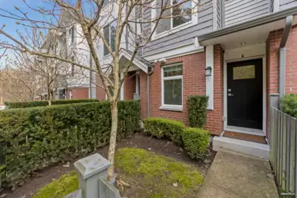 4 9718 161a Street, Surrey, BC
