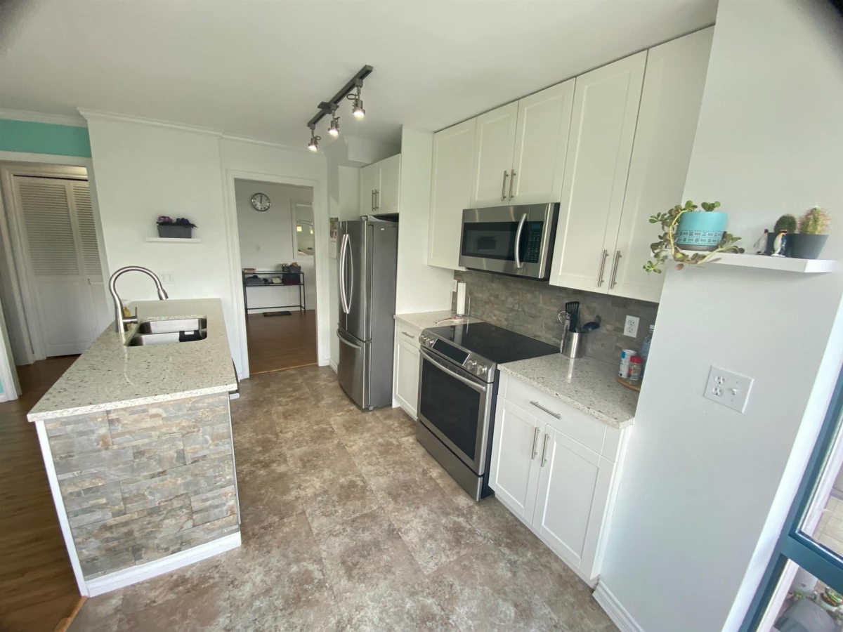 Breakfast Nook Photo of 606 98 Tenth Street, New Westminster, BC