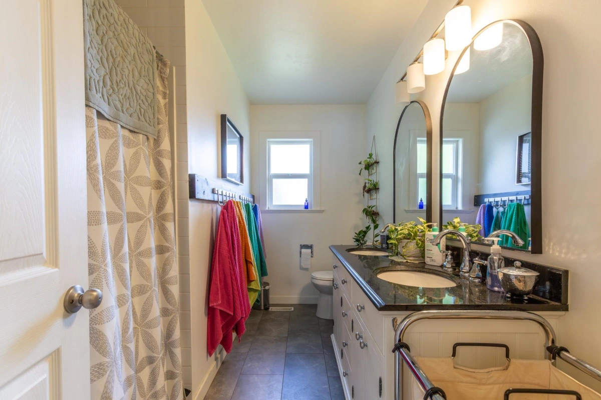 Entry Foyer Photo of 33305 Lynn Avenue, Abbotsford, BC