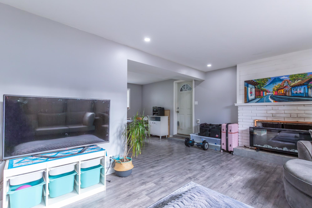 Front Yard Photo of 33305 Lynn Avenue, Abbotsford, BC