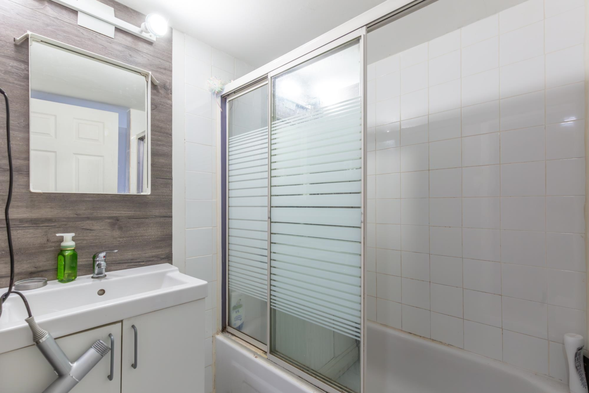 Hot Tub / Spa Photo of 33305 Lynn Avenue, Abbotsford, BC