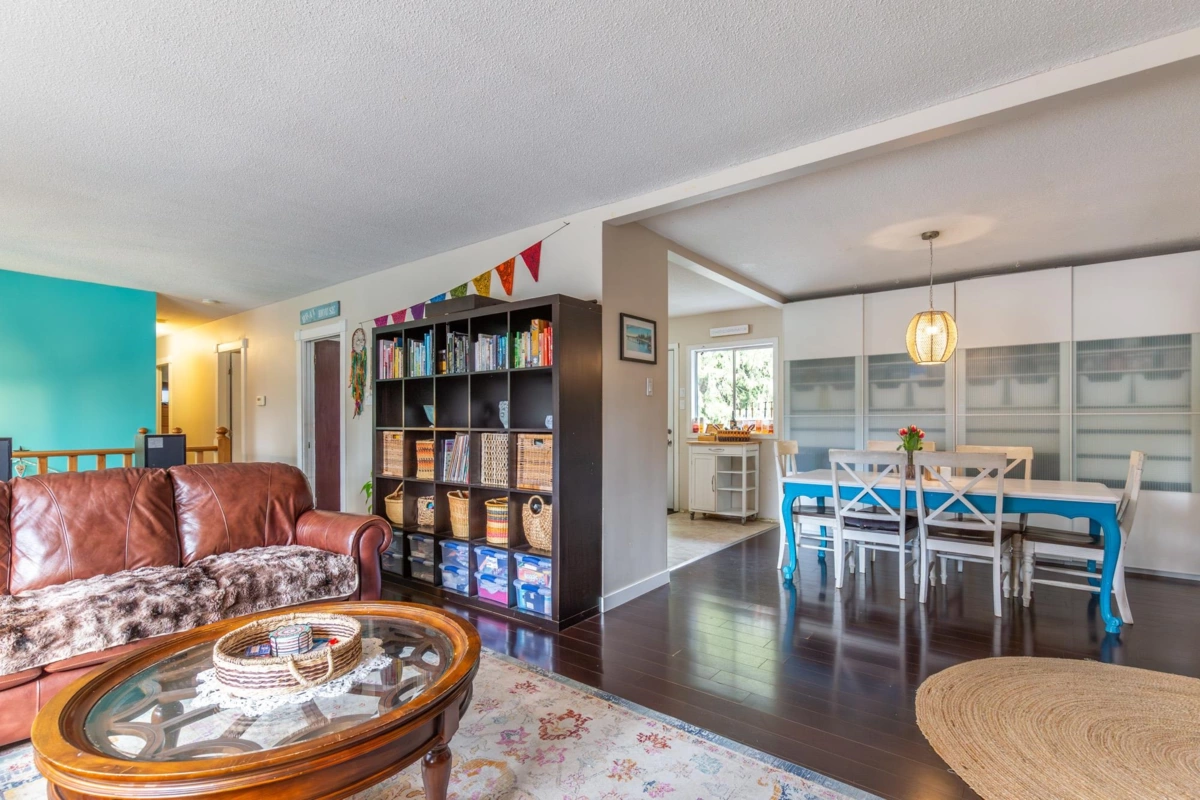 Kitchen Island Photo of 33305 Lynn Avenue, Abbotsford, BC