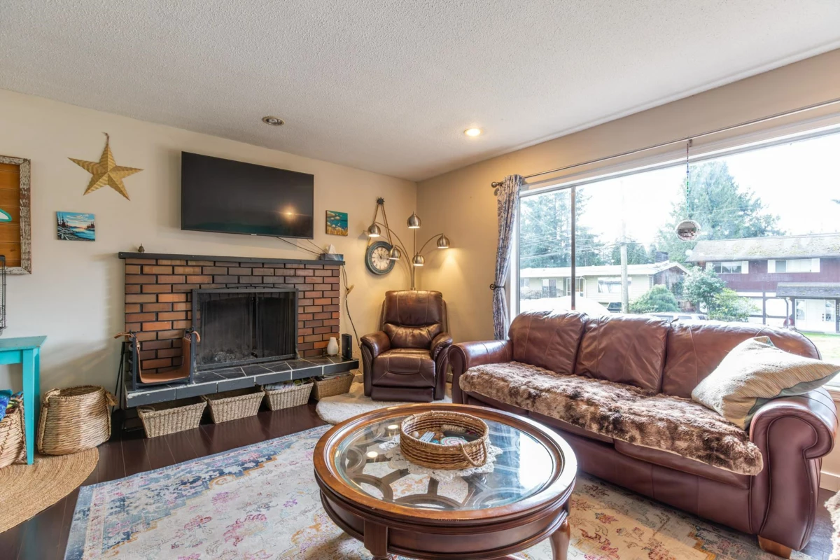 Kitchen Photo of 33305 Lynn Avenue, Abbotsford, BC