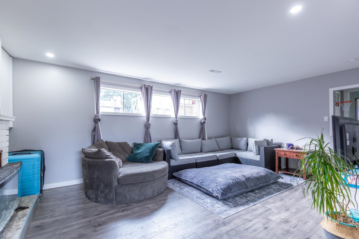 Outdoor Patio Photo of 33305 Lynn Avenue, Abbotsford, BC