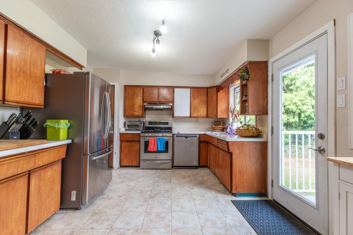 Primary Bathroom Photo of 33305 Lynn Avenue, Abbotsford, BC