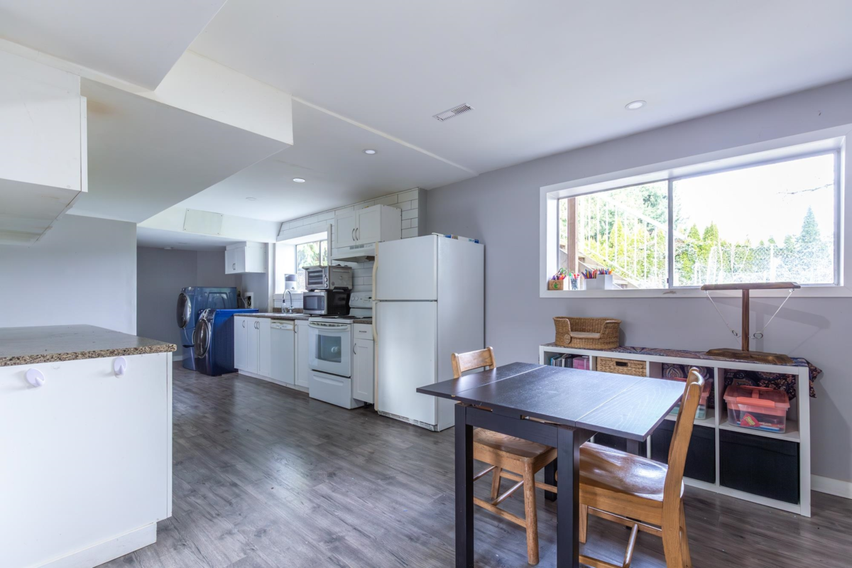 Swimming Pool Photo of 33305 Lynn Avenue, Abbotsford, BC