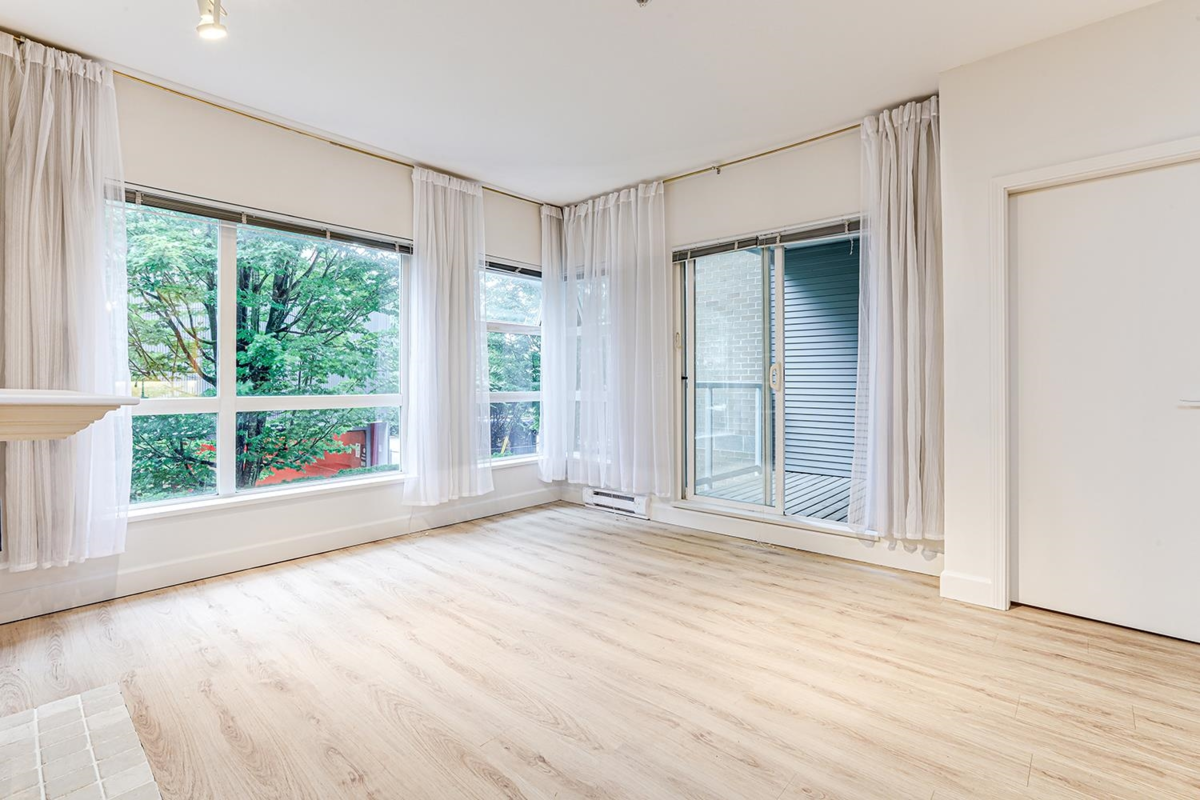 Breakfast Nook Photo of 211 6198 Ash Street, Vancouver, BC