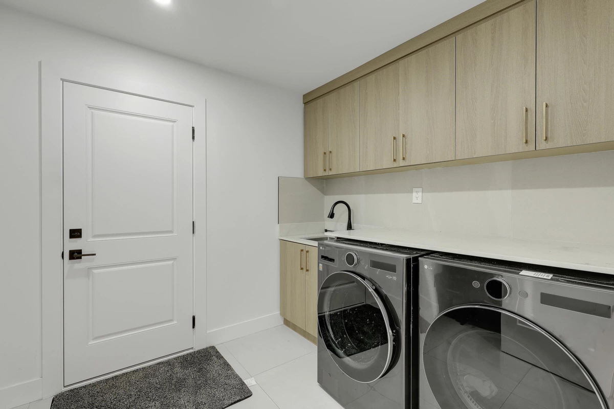 Basement Recreation Room Photo of 18040 20 Avenue, White Rock, BC