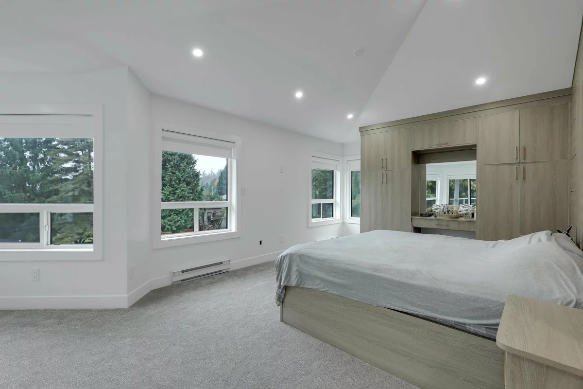 Entry Foyer Photo of 18040 20 Avenue, White Rock, BC