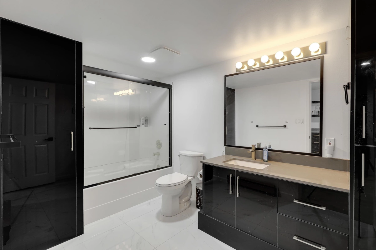 Garden / Landscaping Photo of 18040 20 Avenue, White Rock, BC