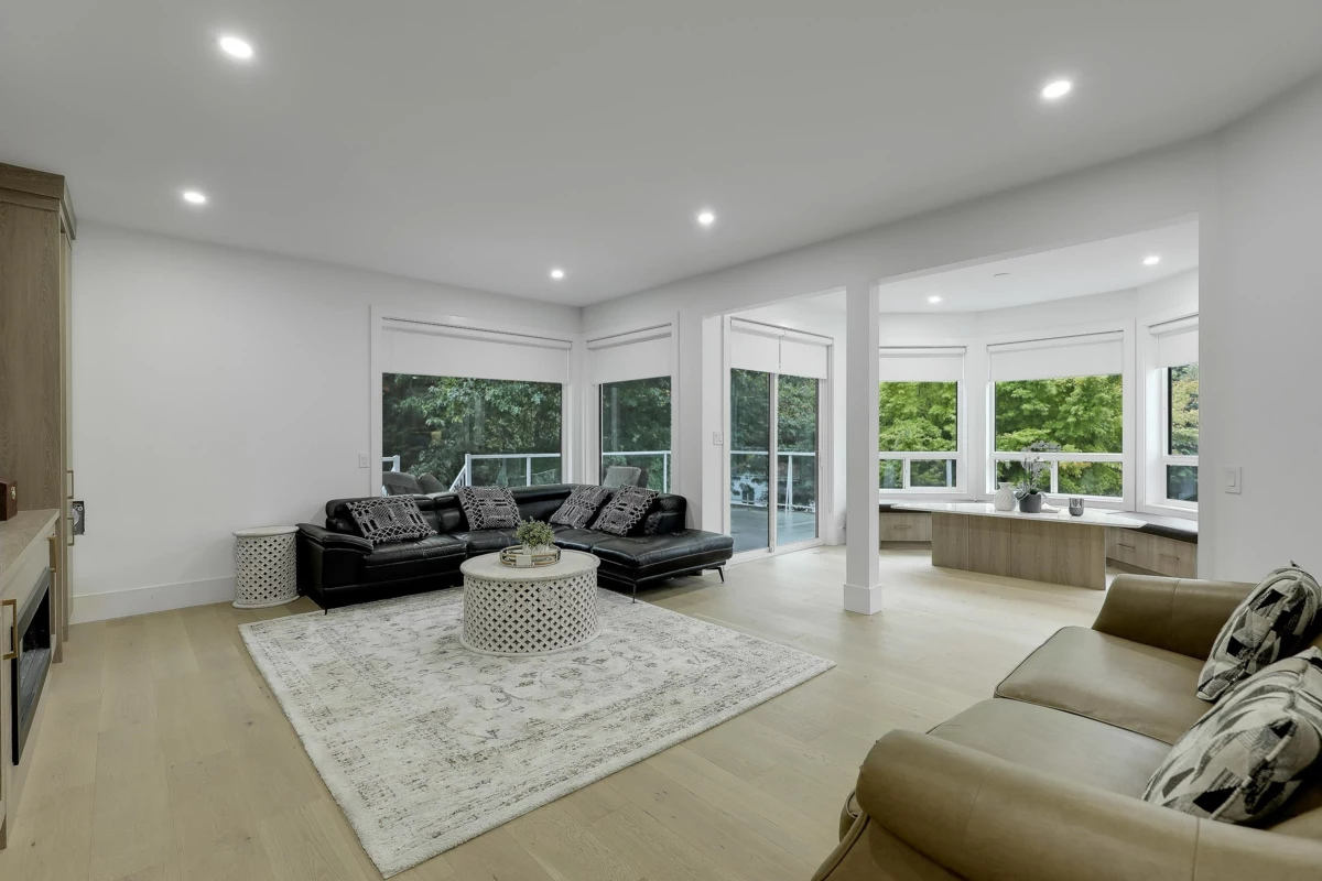 Guest Bathroom Photo of 18040 20 Avenue, White Rock, BC