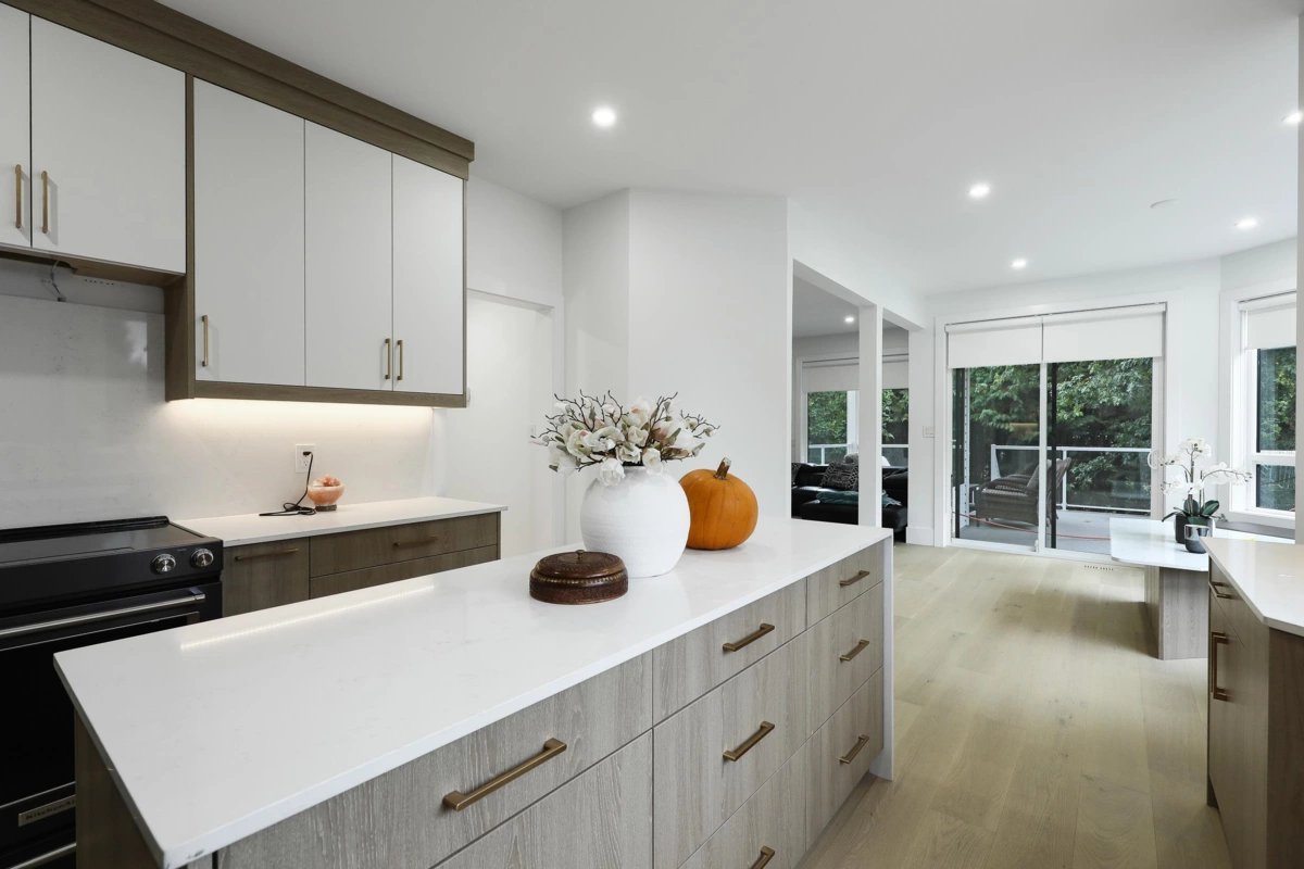 Kitchen Island Photo of 18040 20 Avenue, White Rock, BC