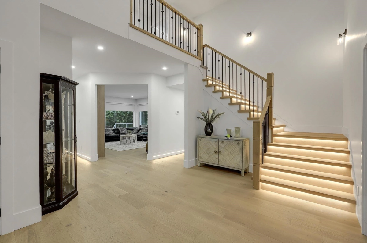 Living Room Photo of 18040 20 Avenue, White Rock, BC