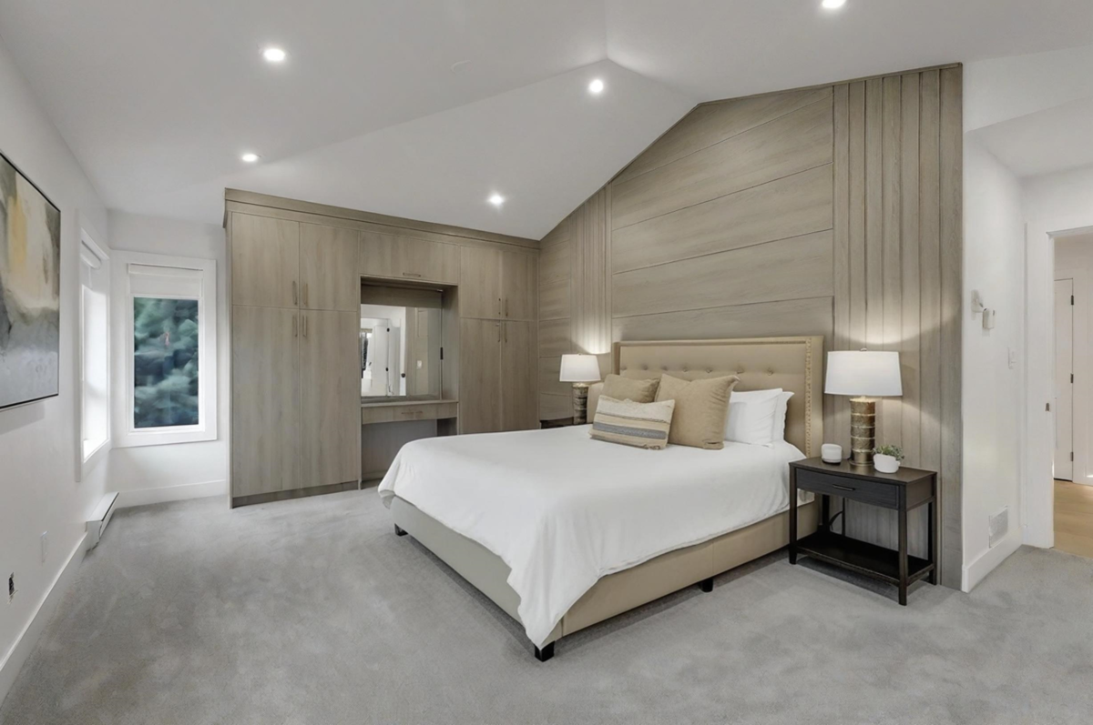 Mudroom Photo of 18040 20 Avenue, White Rock, BC