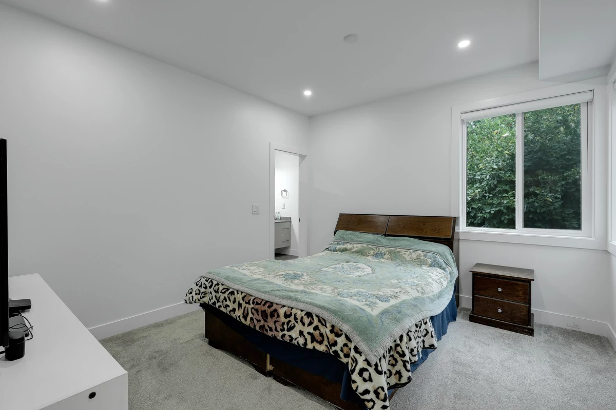 Outdoor Deck Photo of 18040 20 Avenue, White Rock, BC