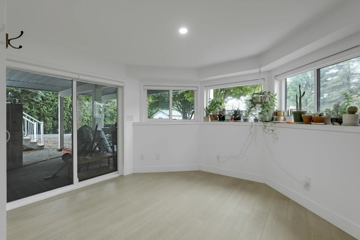 Outdoor Kitchen Photo of 18040 20 Avenue, White Rock, BC