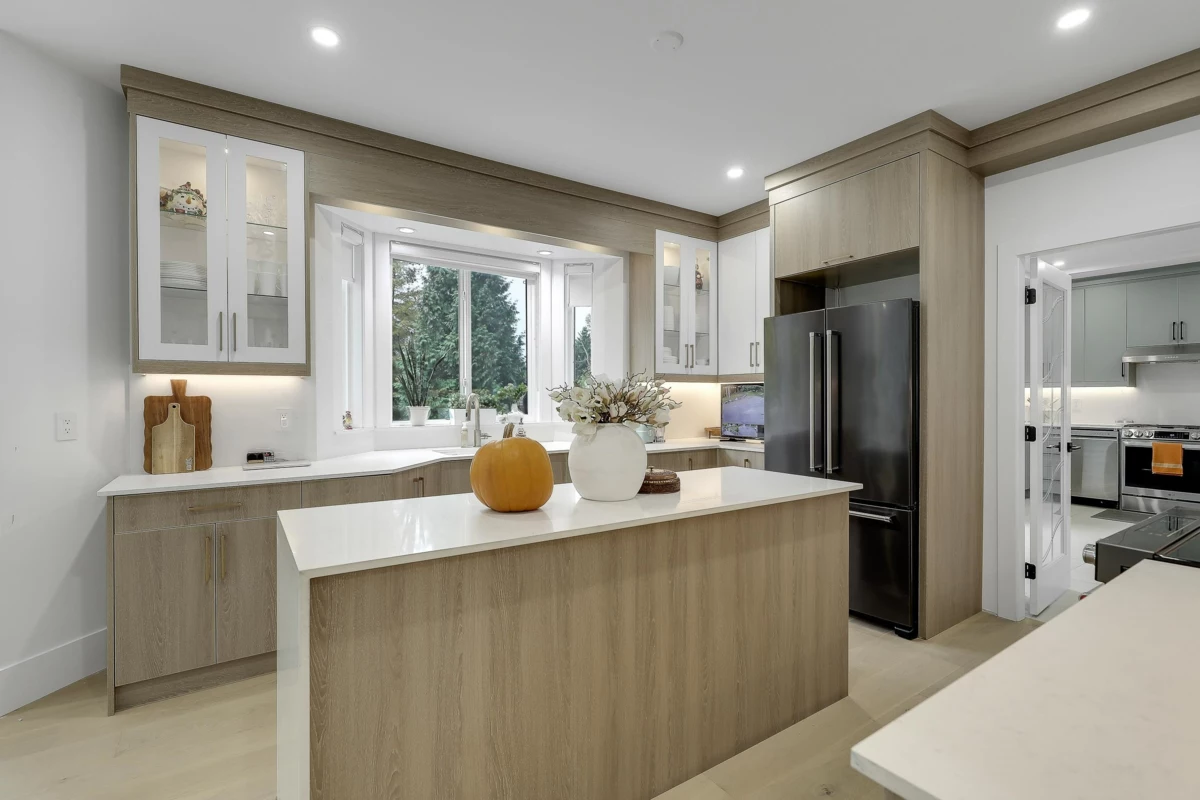 Primary Bathroom Photo of 18040 20 Avenue, White Rock, BC