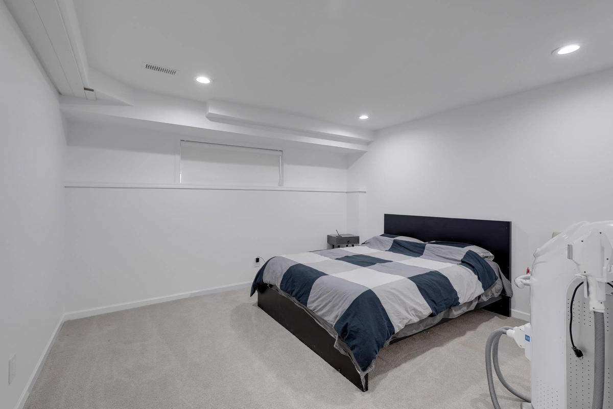 Swimming Pool Photo of 18040 20 Avenue, White Rock, BC