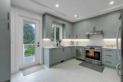 Kitchen Photo of 18040 20 Avenue, White Rock, BC