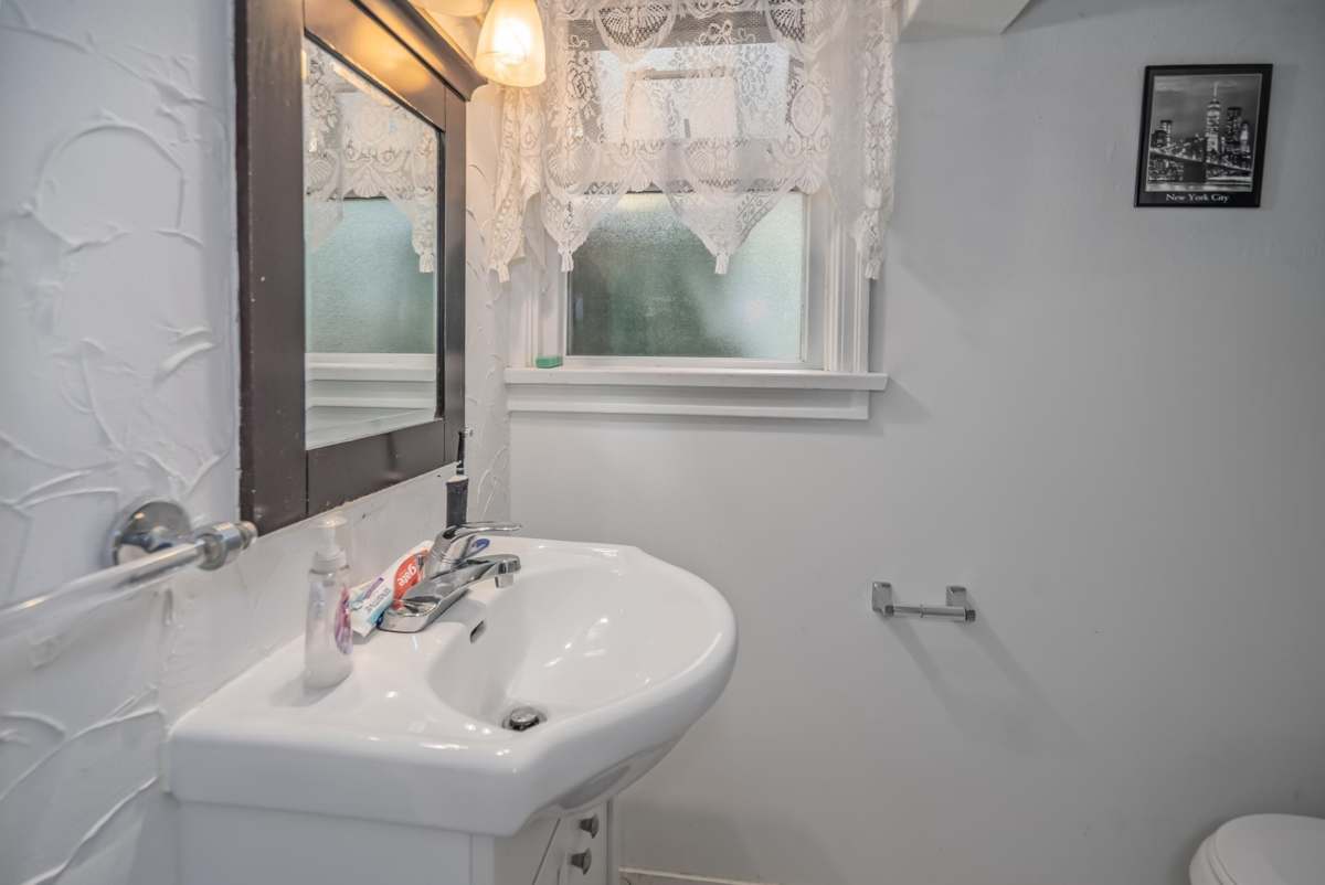 Backyard Photo of 621 Water Avenue, Hope, BC