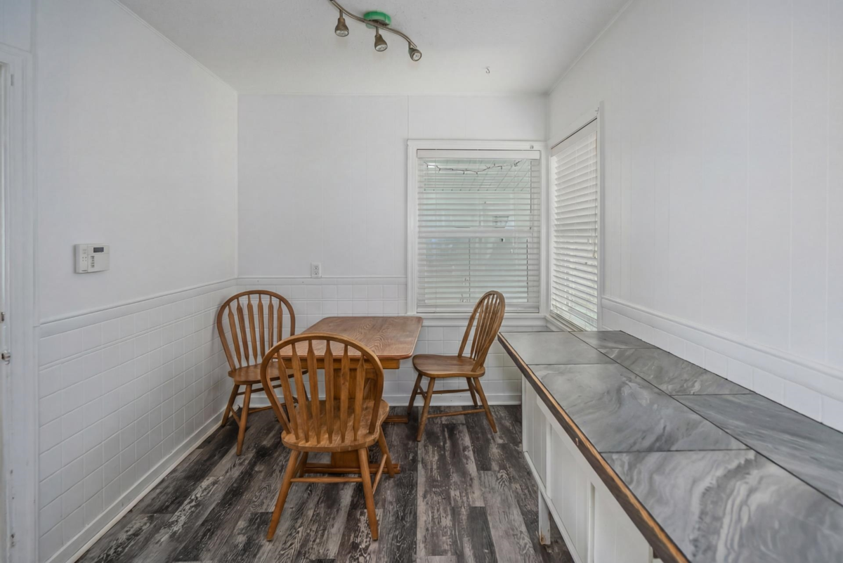 Guest Bathroom Photo of 621 Water Avenue, Hope, BC