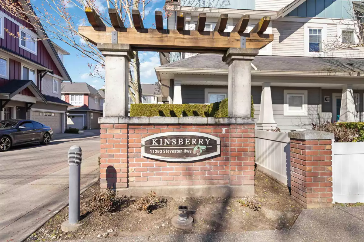 Staircase Photo of 18 11393 Steveston Highway, Richmond, BC