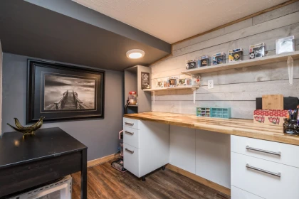 Entry Foyer Photo of 695 Hudson Bay Street, Hope, BC