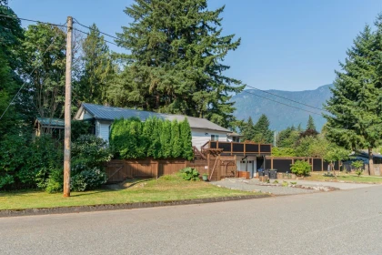 695 Hudson Bay Street, Hope, BC, Hope — Single Family Residence for sale