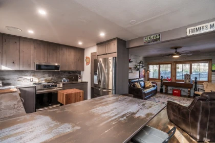 Kitchen Island Photo of 695 Hudson Bay Street, Hope, BC
