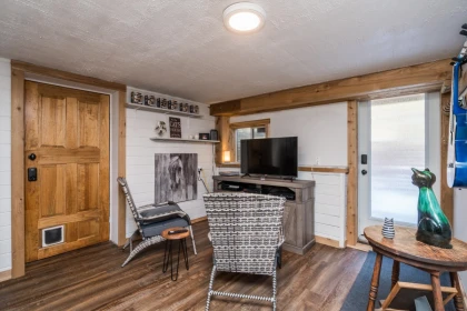 Mudroom Photo of 695 Hudson Bay Street, Hope, BC
