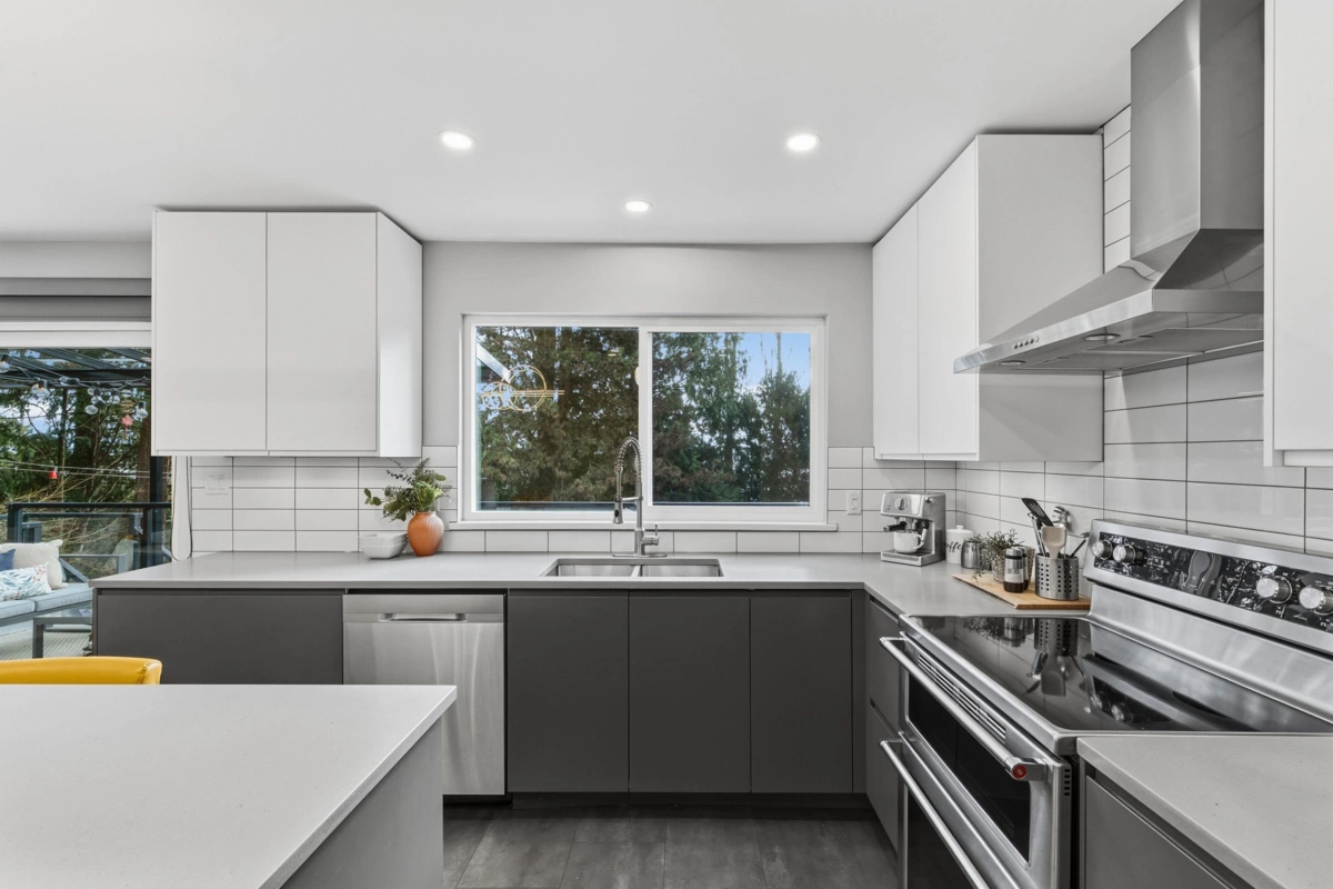 Breakfast Nook Photo of 363 Dartmoor Drive, Coquitlam, BC