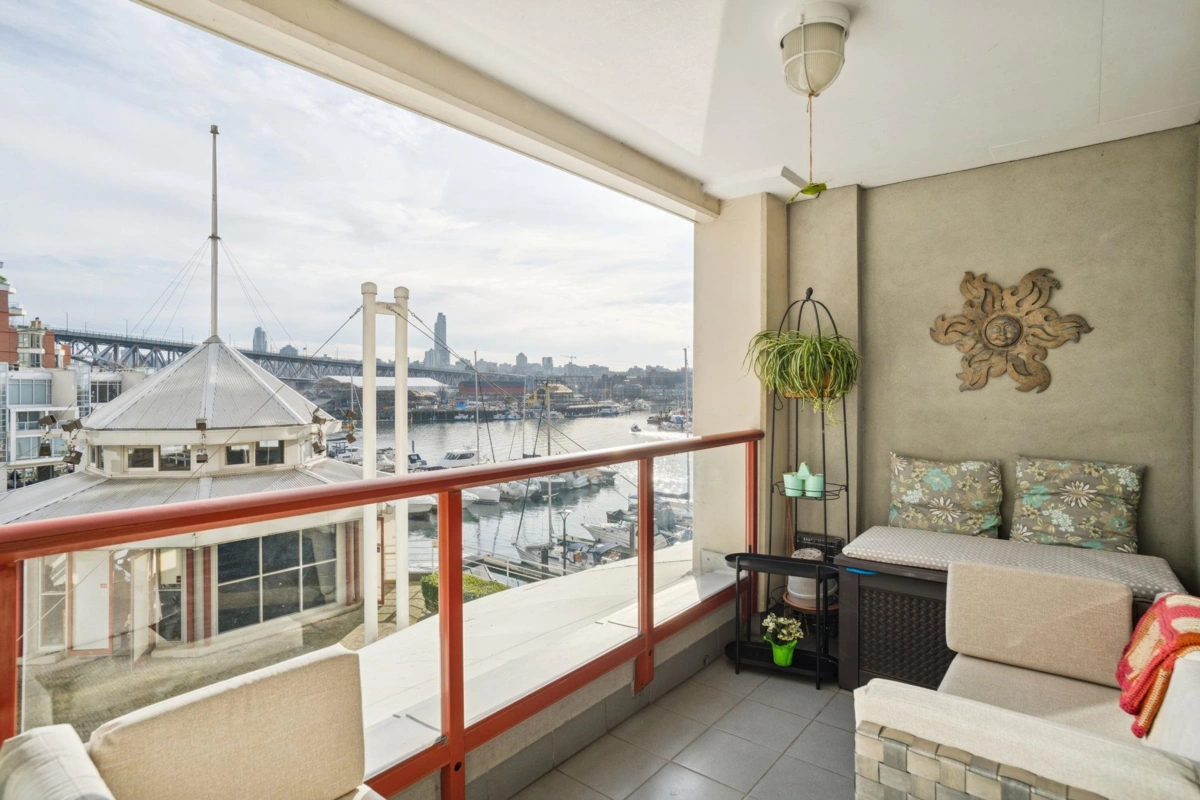 Breakfast Nook Photo of 203 1008 Beach Avenue, Vancouver, BC