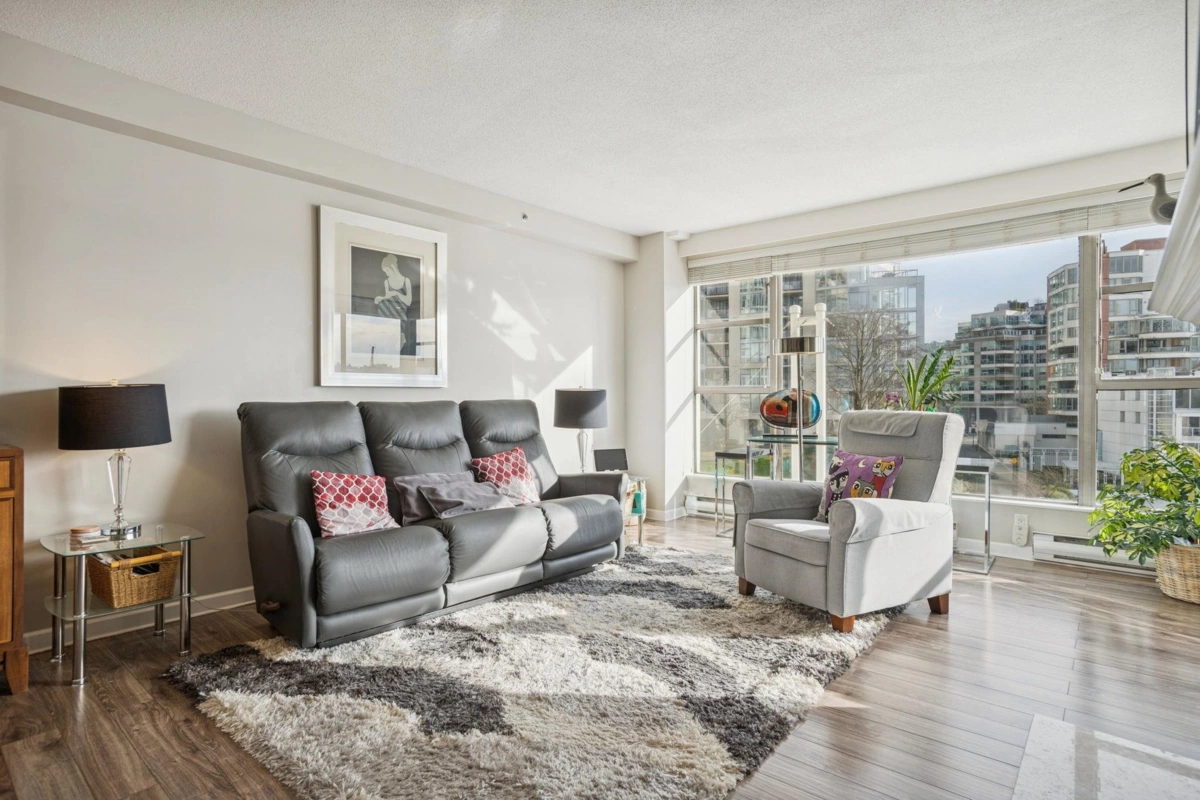 Dining Area Photo of 203 1008 Beach Avenue, Vancouver, BC
