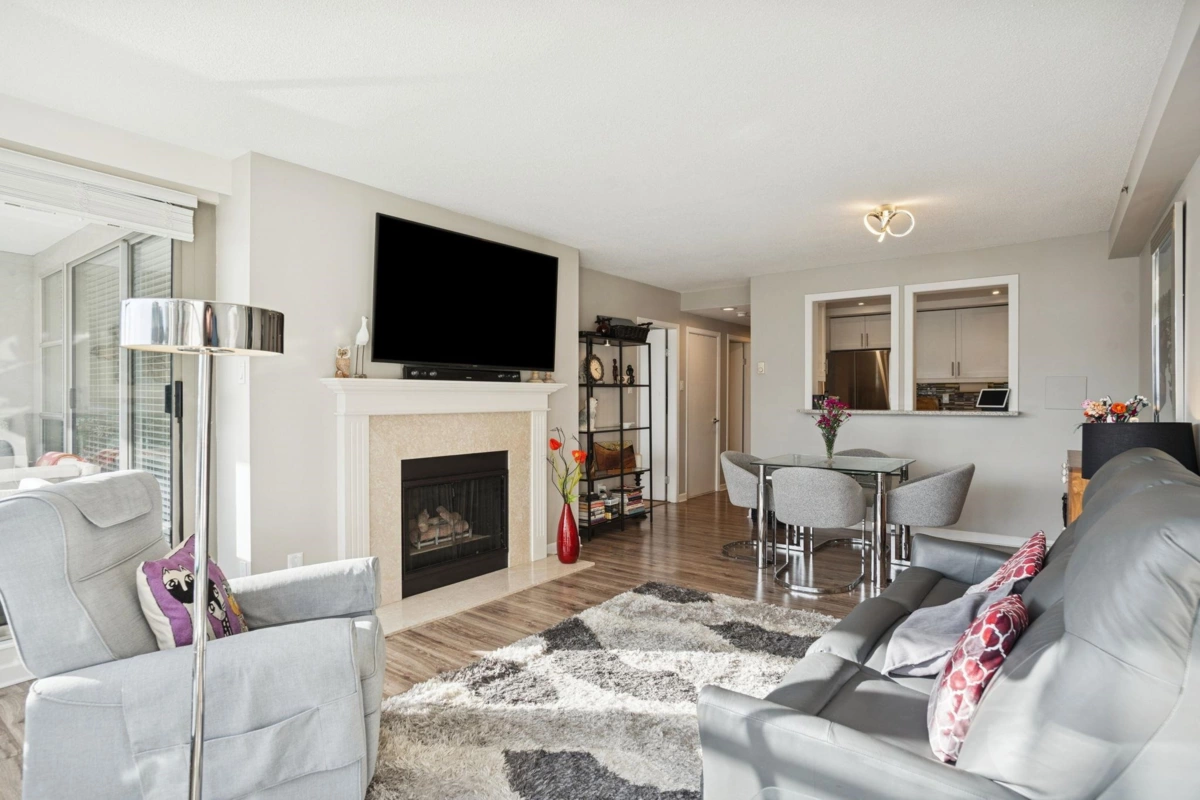 Kitchen Island Photo of 203 1008 Beach Avenue, Vancouver, BC