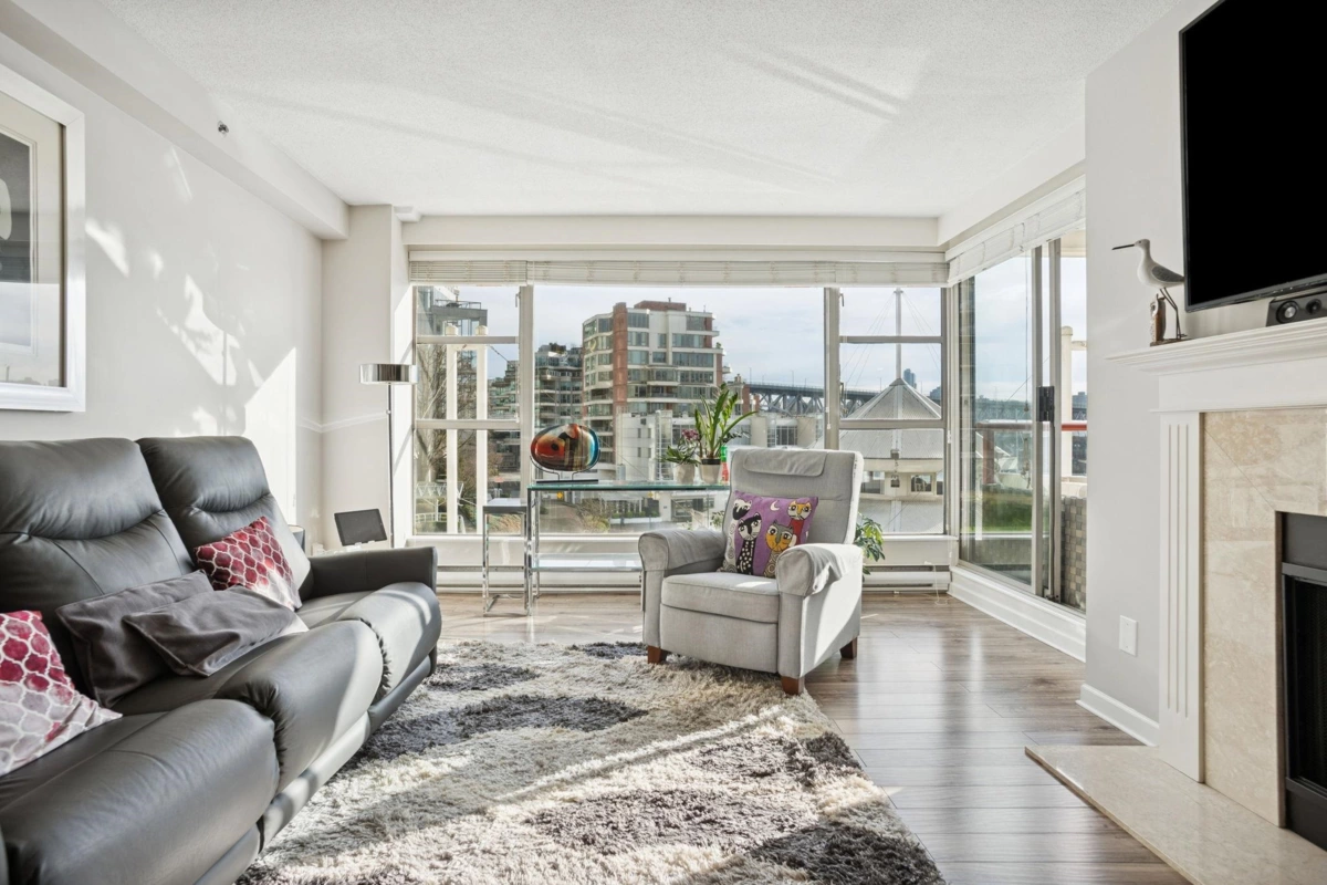 Kitchen Photo of 203 1008 Beach Avenue, Vancouver, BC