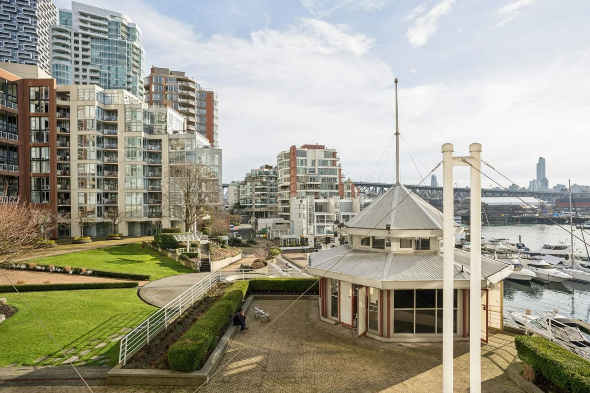 Laundry Room Photo of 203 1008 Beach Avenue, Vancouver, BC