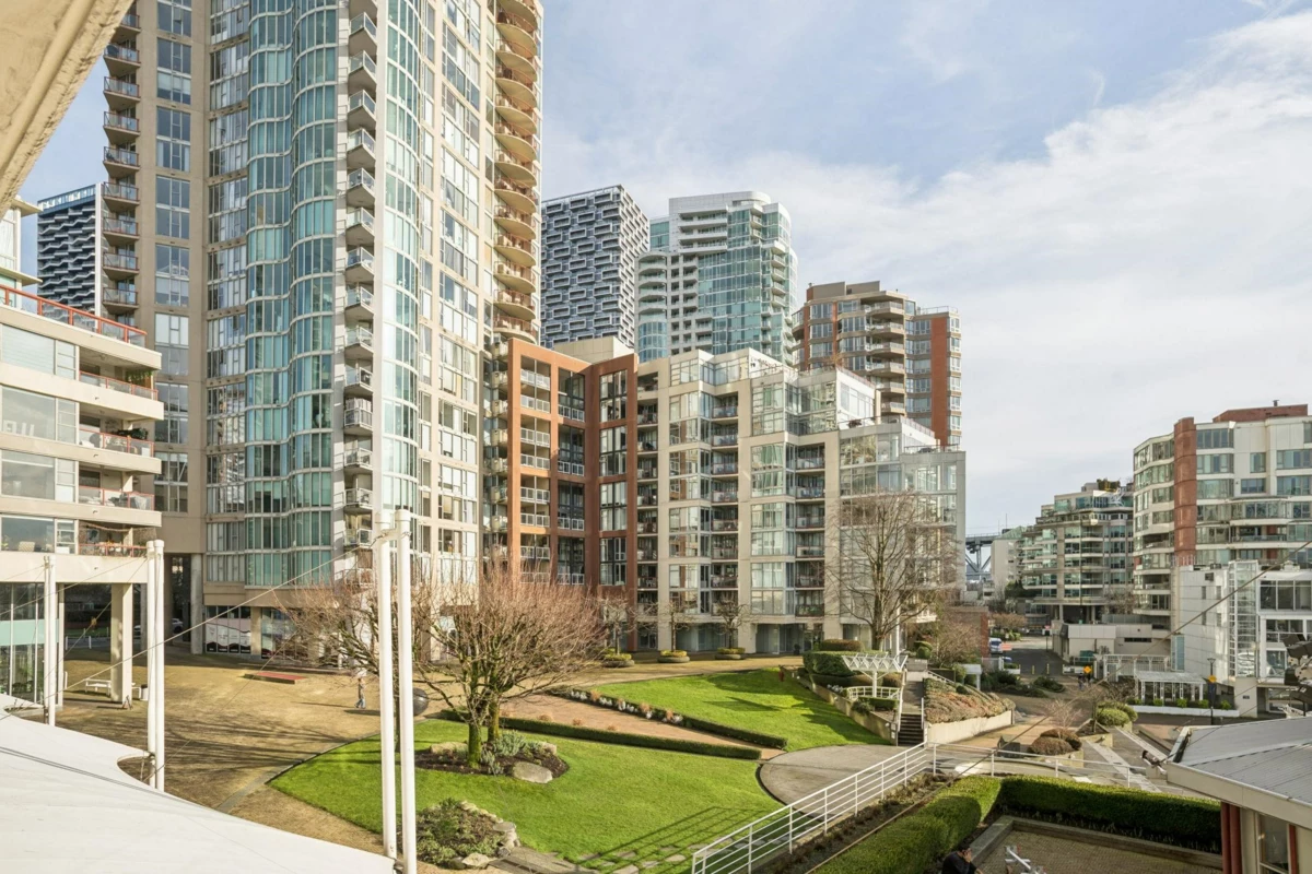 Mudroom Photo of 203 1008 Beach Avenue, Vancouver, BC