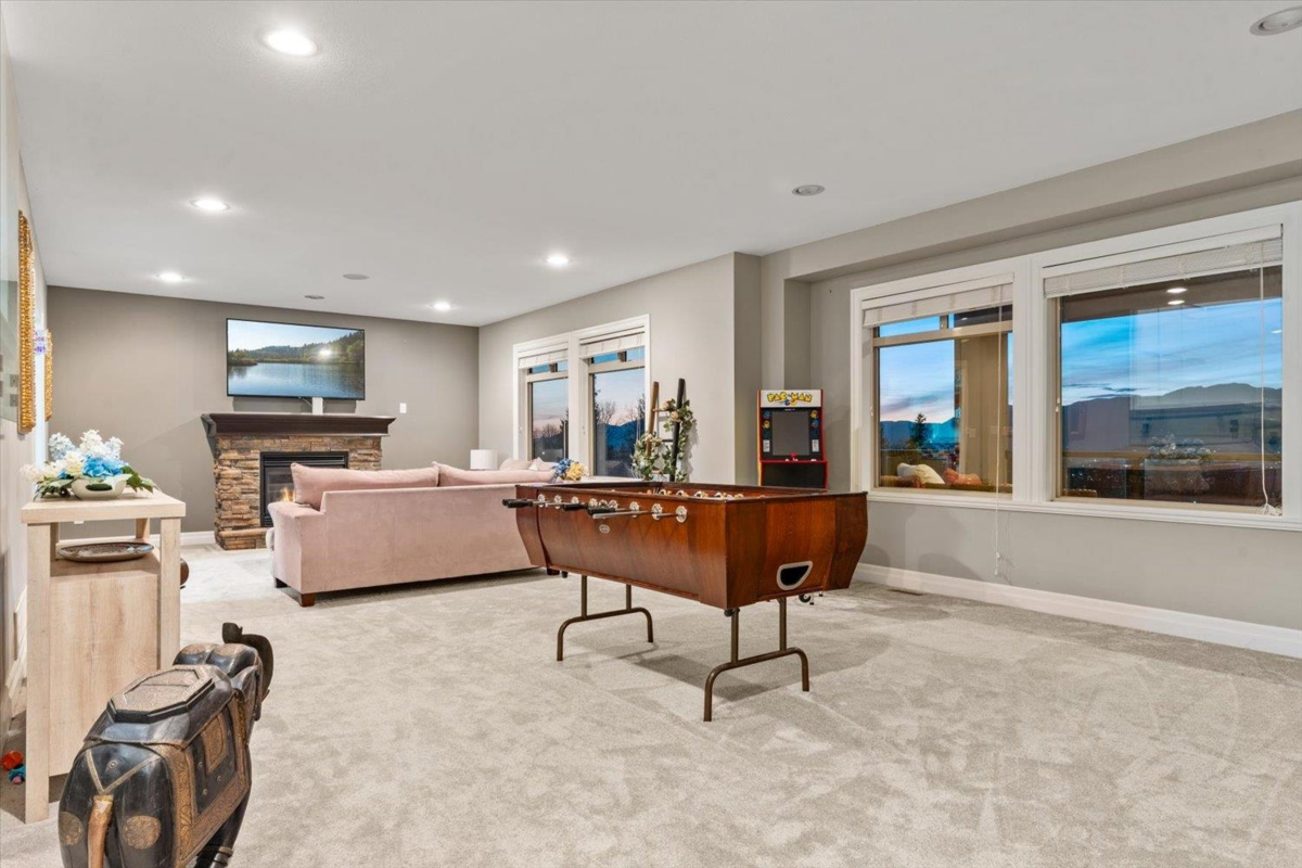 Entry Foyer Photo of 125 51075 Falls Court, Chilliwack, BC