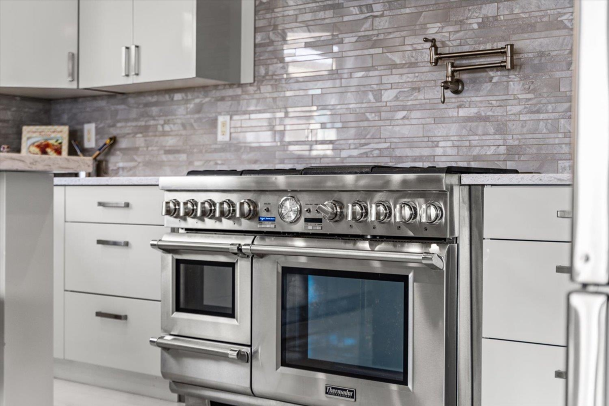 Kitchen Island Photo of 125 51075 Falls Court, Chilliwack, BC