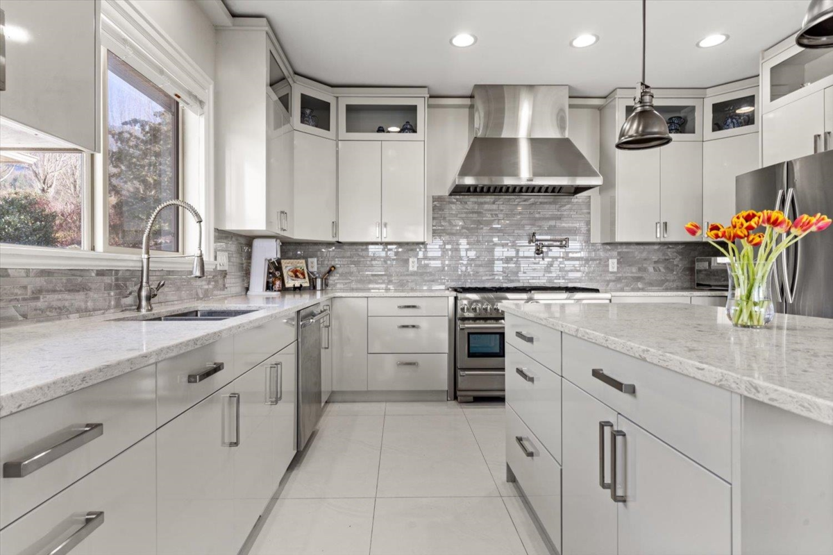 Kitchen Photo of 125 51075 Falls Court, Chilliwack, BC