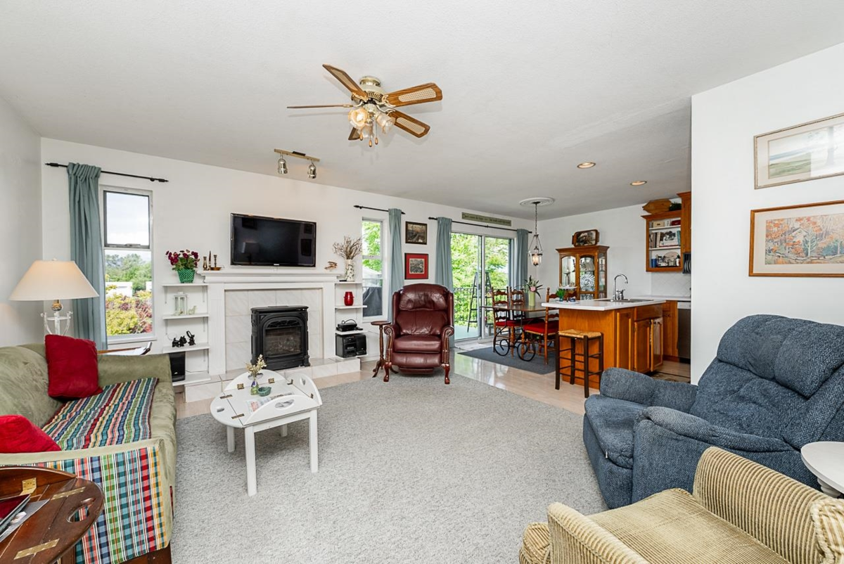 Breakfast Nook Photo of 7652 Sapphire Drive, Chilliwack, BC