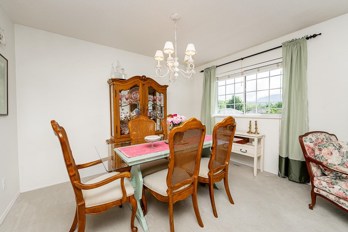 Kitchen Island Photo of 7652 Sapphire Drive, Chilliwack, BC