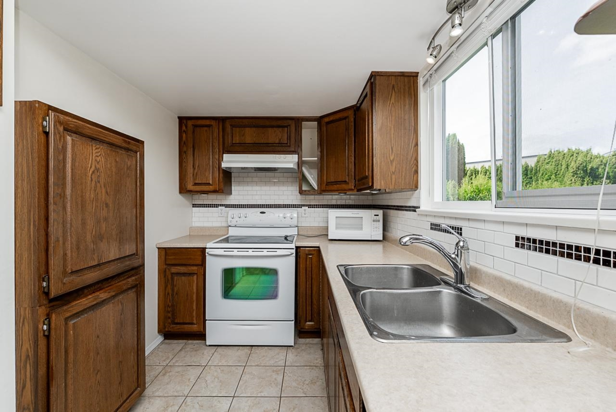 Staircase Photo of 7652 Sapphire Drive, Chilliwack, BC