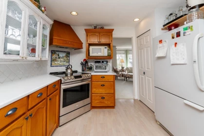 Walk-In Closet Photo of 7652 Sapphire Drive, Chilliwack, BC