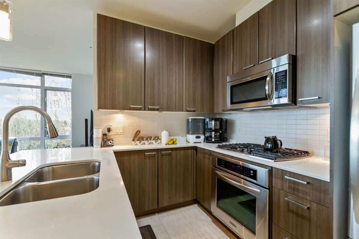 Kitchen Photo of 708 2789 Shaughnessy Street, Port Coquitlam, BC