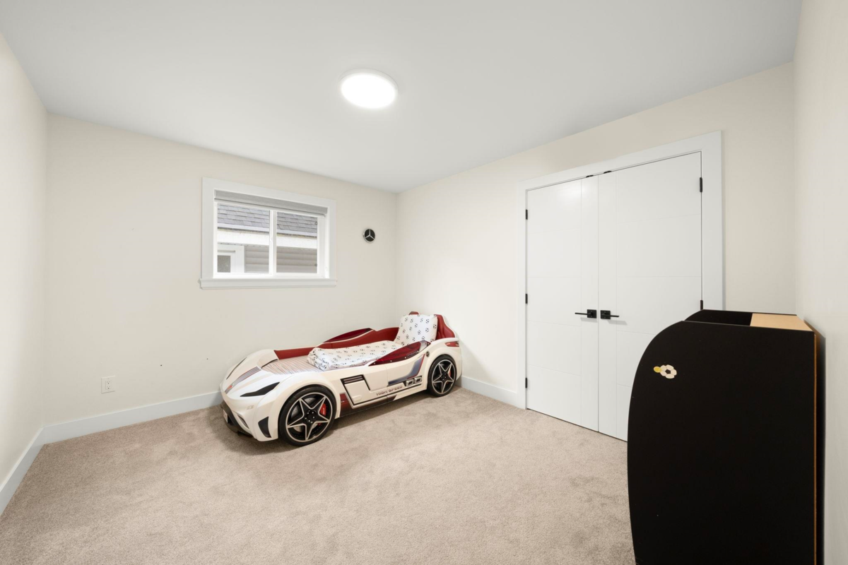 Entry Foyer Photo of 11042 240 Street, Maple Ridge, BC